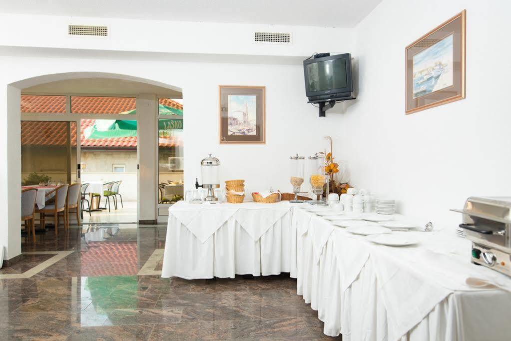 Downtown Private Rooms Mandic 苏佩塔尔 外观 照片