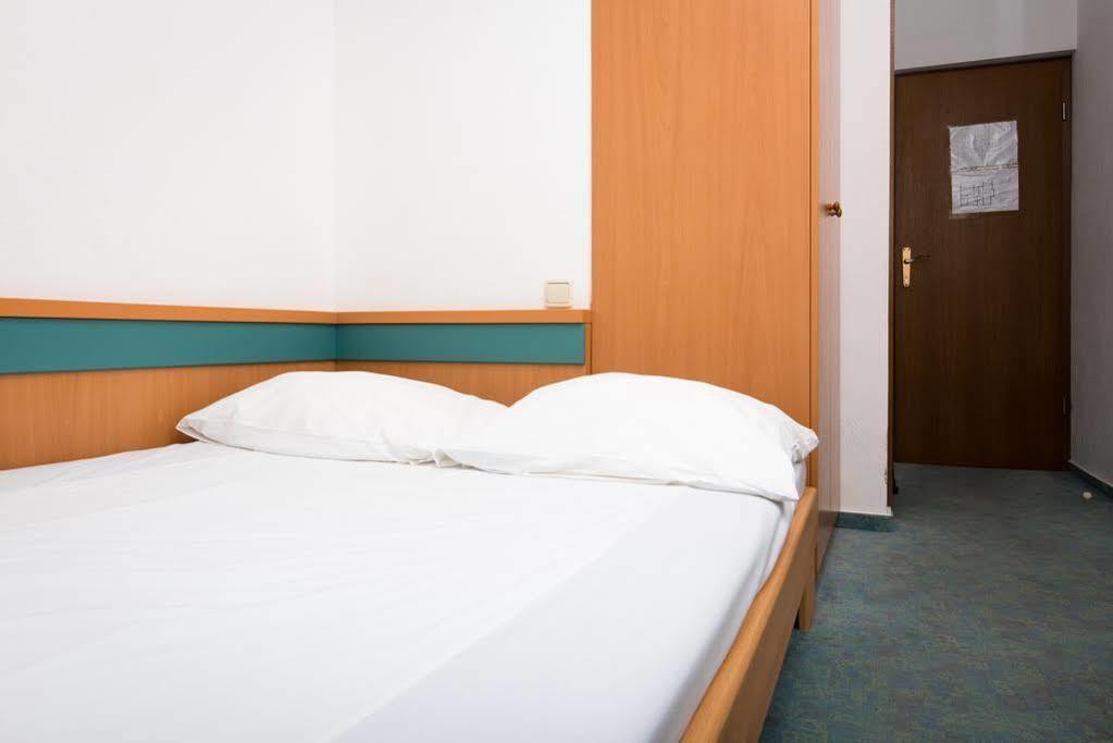 Downtown Private Rooms Mandic 苏佩塔尔 外观 照片