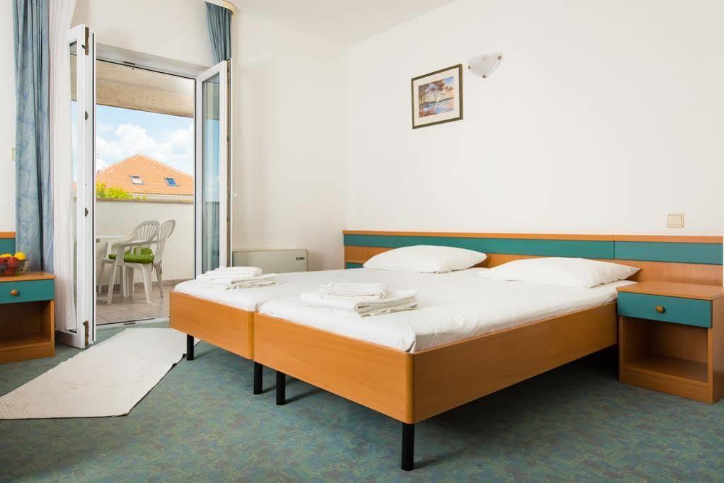 Downtown Private Rooms Mandic 苏佩塔尔 外观 照片