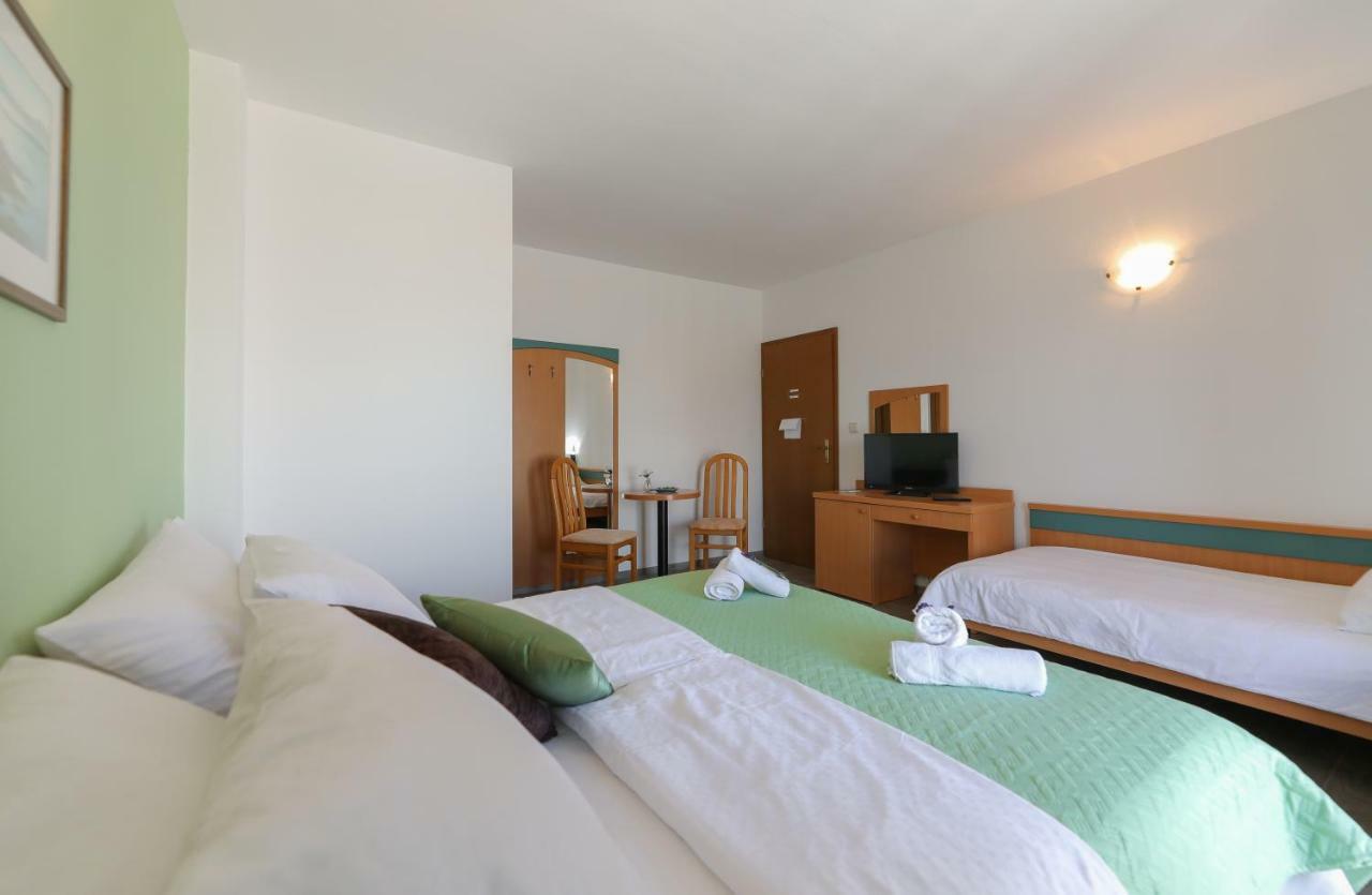 Downtown Private Rooms Mandic 苏佩塔尔 外观 照片